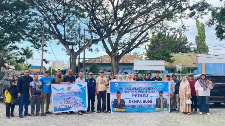 PENYERAHAN BANTUAN UNTUK KORBAN GEMPA BUMI DI DESA LEMBANTONGOA KABUPATEN SIGI