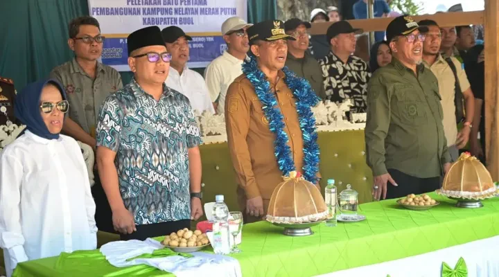 PELETAKAN BATU PERTAMA KAMPUNG NELAYAN MERAH PUTIH KABUPATEN BUOL “MEMAJUKAN KESEJAHTERAAN NELAYAN DALAM PENINGKATAN PRODUKTIVITAS PERIKANAN”