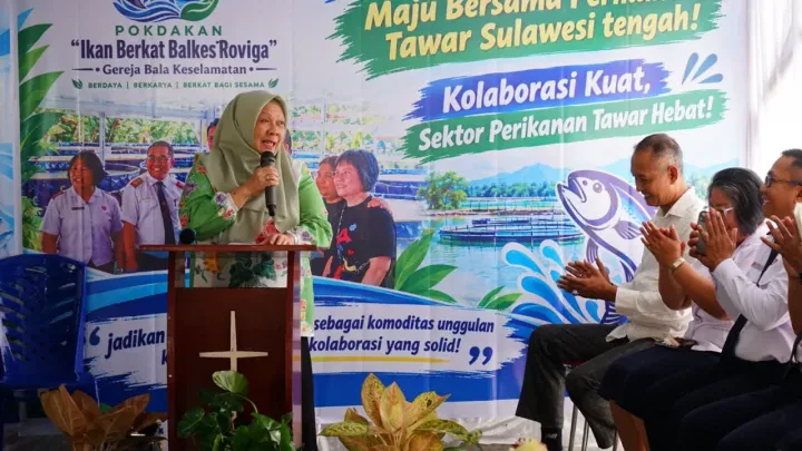 Wakil Gubernur Sulawesi Tengah Melaksanakan Penyerahan Bantuan Serta Tabur Benih Ikan Tawar Di Desa Sibedi "Berani Makmur & Berani Tangkap Banyak Untuk Sulteng Nambaso"