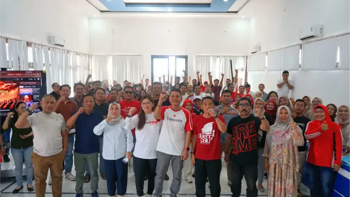 KEPALA DKP PROV. SULTENG MENUTUP KEGIATAN LOMBA SEMARAK HUT RI KE 81 DI KANTOR DKP PROV. SULTENG